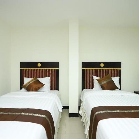 Lucky Palace Hotel Bangkok Esterno foto
