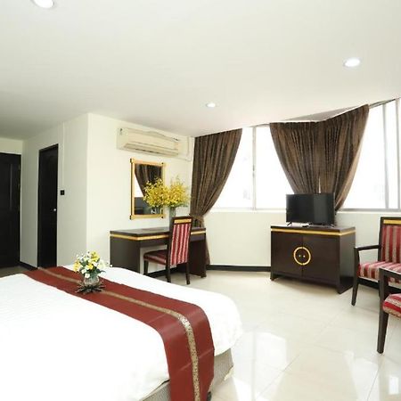 Lucky Palace Hotel Bangkok Esterno foto