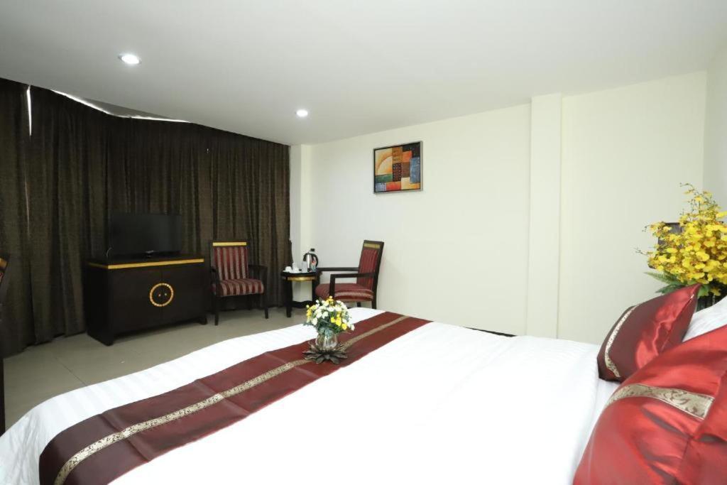 Lucky Palace Hotel Bangkok Esterno foto